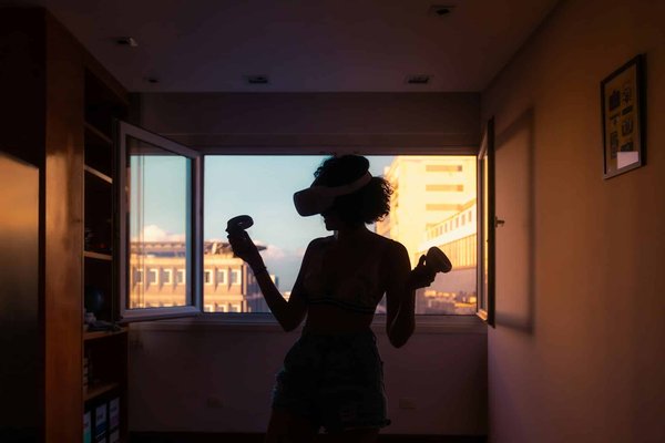 What are the best methods for creating realistic lighting effects in open-world exploration games?